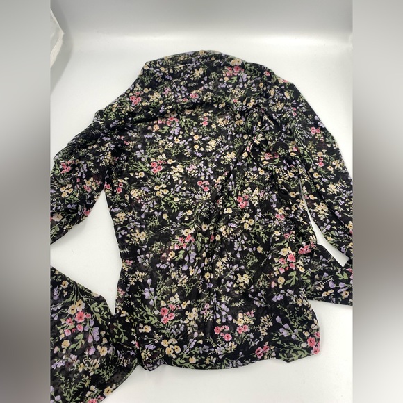 Beautiful, sheer nylon top! Black with floral design, size medium, very … - Picture 2 of 5